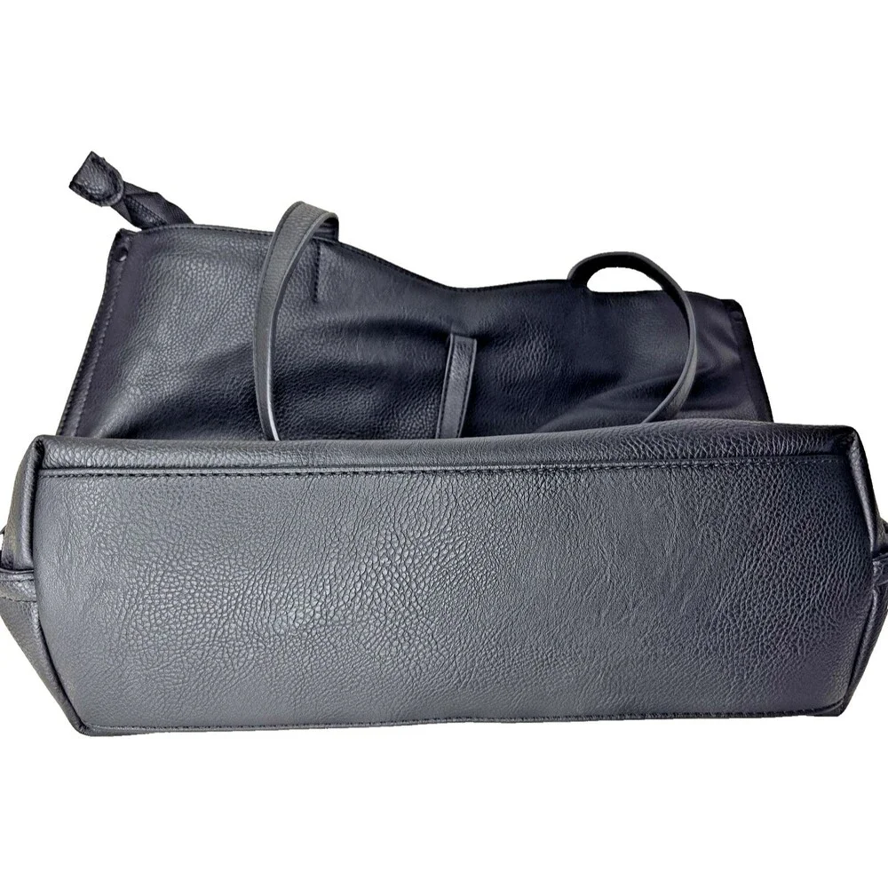Darcy Marks Of London Large Shoulder Bag, Black, With Chain Closure Detail - Picture 7 of 8